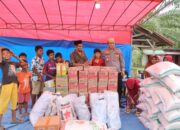 Kapolres Lhokseumawe Bawa Bantuan dan Keceriaan untuk Penyintas Banjir di Sawang
