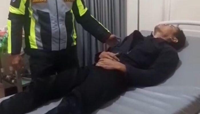 Respon Cepat Laporan Warga, Polsek Sumberlawang Evakuasi Pemudik Pingsan di SPBU Kacangan