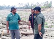 WARGA GEUDUMBAK MENGHIMBAU PEMERINTAH BERSIHKAN SUNGAI DAN PINDAHKAN KAYU BERBAHAYA.