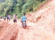 Longsor Susulan Tutup Akses Jalan di Rusip Antara, Polisi dan Warga Bergerak Cepat Lakukan Pembersihan