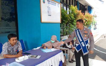 Humanis dan Bersahabat, Polantas Menyapa Warga di Satpas Karanganyar Permudah Layanan SIM