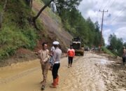 Satlantas Polres Aceh Tengah Amankan Arus Lalu Lintas di Lokasi Longsor Jalan Kebayakan–Bintang