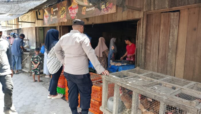 Patroli Pasar, Polsek Samudera Cegah Guantibmas dan Sampaikan Imbauan Kamtibmas kepada Warga