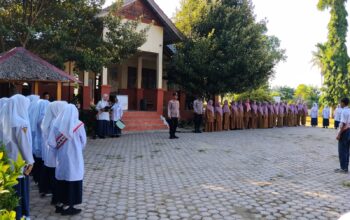 Bhabinkamtibmas Jadi Pembina Upacara di SMPN 3 Meurah Mulia, Edukasi Siswa Jauhi Narkoba dan Kenakalan Remaja