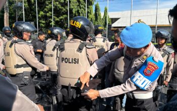 Propam Polda Jateng Periksa Personel di Lokasi Aksi, Pastikan Pengamanan Humanis Tanpa Senjata Api