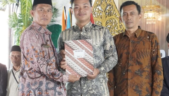 Kepsek SMKN 1 Sumenep Tekankan Semangat Belajar di Tengah Penganugerahan Siswa-Siswi Berprestasi