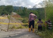 Jelang Lebaran, Polsubsektor Nisam Antara Pasang Rambu Peringatan di Jalur Rawan Longsor KKA Bener Meriah 