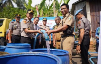 Aksi Nyata HUT Bhayangkara ke-80! Polresta Banyumas Kirim 16 Ribu Liter Air Ke Daerah Kekeringan