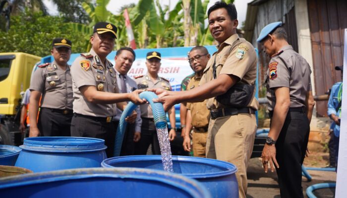 Aksi Nyata HUT Bhayangkara ke-80! Polresta Banyumas Kirim 16 Ribu Liter Air Ke Daerah Kekeringan