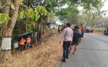 Polisi Sigap Evakuasi Mobil Pikap Masuk Jurang di Sidoharjo, Pengemudi Selamat