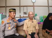 Kapolres Lhokseumawe Salurkan Bantuan untuk Keluarga Kurang Mampu di Paloh Batee