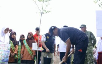Kapolres Lhokseumawe Hadiri Penanaman Pohon di Komplek Makam Sultanah Nahrasyiyah