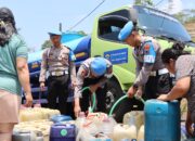 Peringati HUT ke-24 Propam Polri, Bid Propam Polda Jateng Salurkan Puluhan Ribu Liter Air Bersih untuk Warga Terdampak Kekeringan