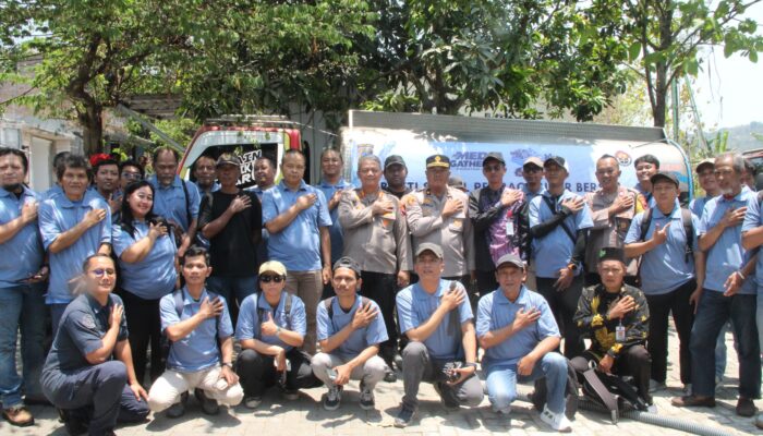 Wartawan Mitra Polda Jateng Lakukan Baksos, 16 Ribu Liter Air Bersih Dibagikan untuk Warga Jabungan