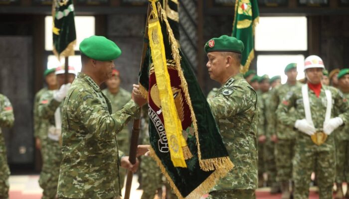 Tongkat Komando Pangdam IV/Diponegoro Beralih, Mayjen TNI Achiruddin, S.E., M.Han., Akhiri Masa Tugas