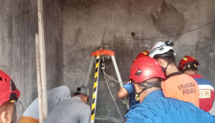 Respons Cepat Polisi, Damkar dan SAR Selamatkan Warga Tercebur Sumur