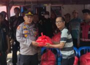 POLSEK TAMBORA SALURKAN BANTUAN SEMBAKO KEPADA KORBAN KEBAKARAN DI JEMBATAN LIMA