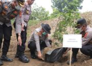 Dukung Program Kapolri Green Policing, Kapolres Lhokseumawe Tanam Pohon di SMKN 8