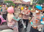 Polsek Banda Sakti Bagikan Masker kepada Warga, Antisipasi Dampak Kabut Asap di Lhokseumawe