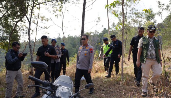 Kapolda Jateng Turun Langsung ke Lokasi Karhutla Gunung Lawu, 244 Personel Gabungan Dikerahkan