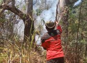 Gerak Cepat Polsek Ampel dan Relawan Padamkan Kebakaran Hutan Merbabu