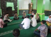 Kapolres Semarang Shalat Jumat Keliling, ajak warga lapor 110 apabila temuin gangguan Kamtibmas.