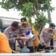 Kemarau Berkepanjangan, Kapolres Sragen Turun Langsung Salurkan 56 Ribu Liter Air Bersih untuk Warga Jenar