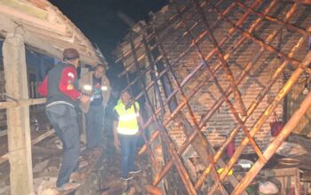Puting Beliung Terjang Kudus, Rumah Warga Rusak hingga Pohon Tumbang Timpa Bangunan